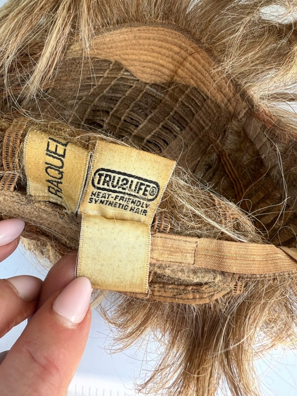 Short Layered Women's Wig in Blonde - Picture 7 of 7